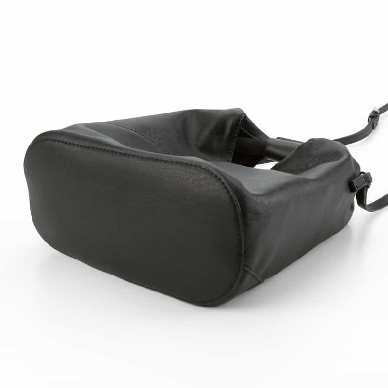 MM6 MAISON MARGIELA MM6 MAISON MARGIELA ＜エムエム6 メゾン マルジェラ＞ レザークロスボディバッグ “JAPANESE“ BLACK