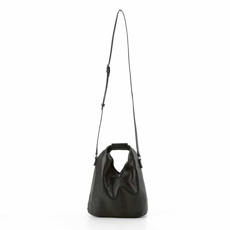 MM6 MAISON MARGIELA MM6 MAISON MARGIELA ＜エムエム6 メゾン マルジェラ＞ レザークロスボディバッグ “JAPANESE“ BLACK