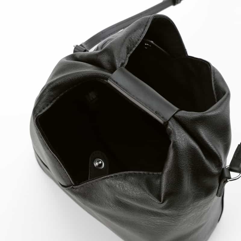 MM6 MAISON MARGIELA MM6 MAISON MARGIELA ＜エムエム6 メゾン マルジェラ＞ レザークロスボディバッグ “JAPANESE“ BLACK
