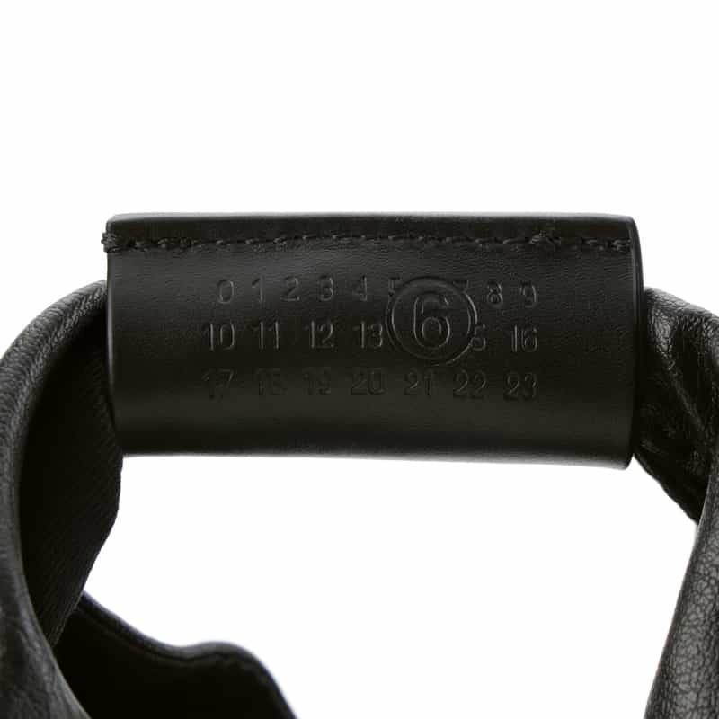 MM6 MAISON MARGIELA MM6 MAISON MARGIELA ＜エムエム6 メゾン マルジェラ＞ レザークロスボディバッグ “JAPANESE“ BLACK