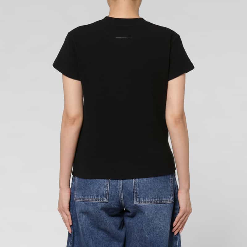 MM6 MAISON MARGIELA MM6 MAISON MARGIELA ＜エムエム6 メゾン マルジェラ＞ ロゴプリント リブTシャツ BLACK