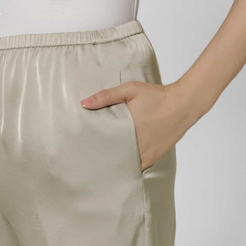 BARNEYS NEW YORK ウォッシャブル 接触冷感シャイニー素材 ワイドパンツ GRAY BEIGE