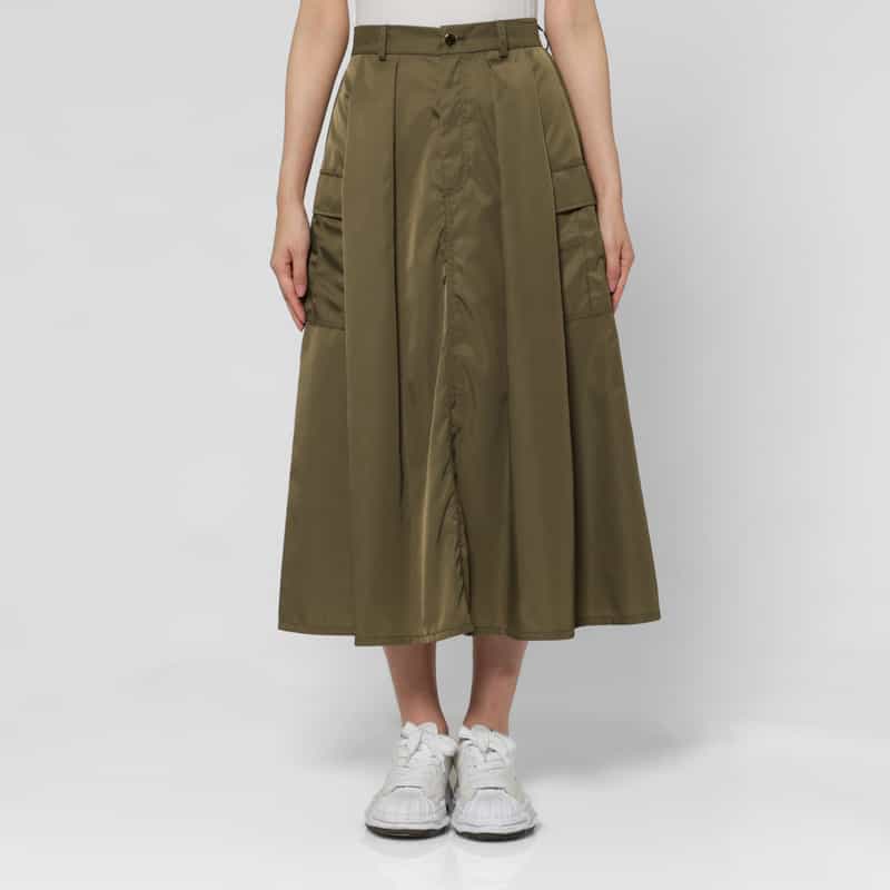 BARNEYS NEW YORK ウォッシャブル ナイロンツイル素材 サファリタックフレアスカート KHAKI