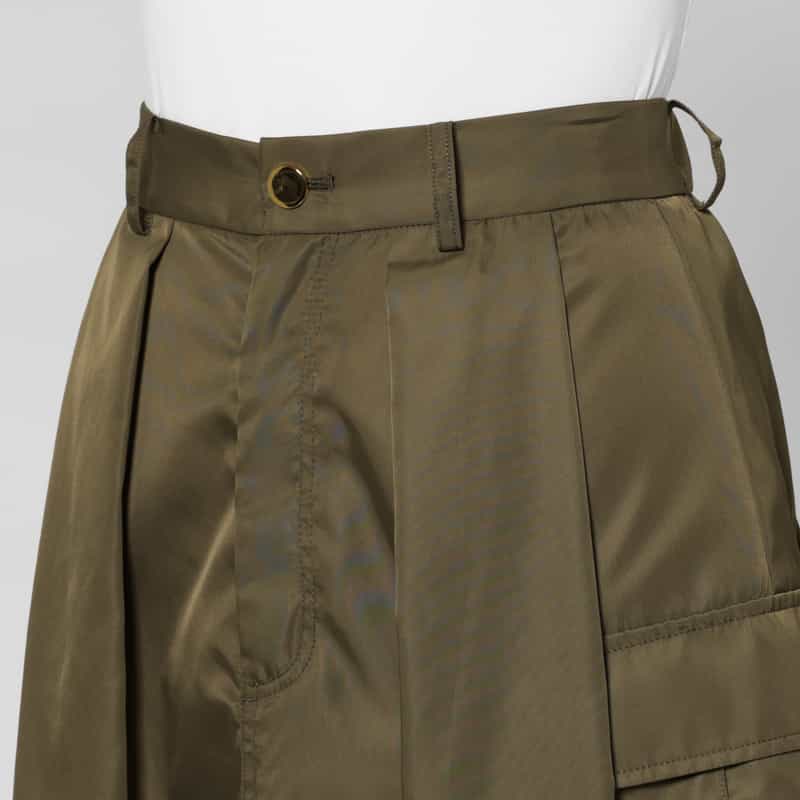 BARNEYS NEW YORK ウォッシャブル ナイロンツイル素材 サファリタックフレアスカート KHAKI