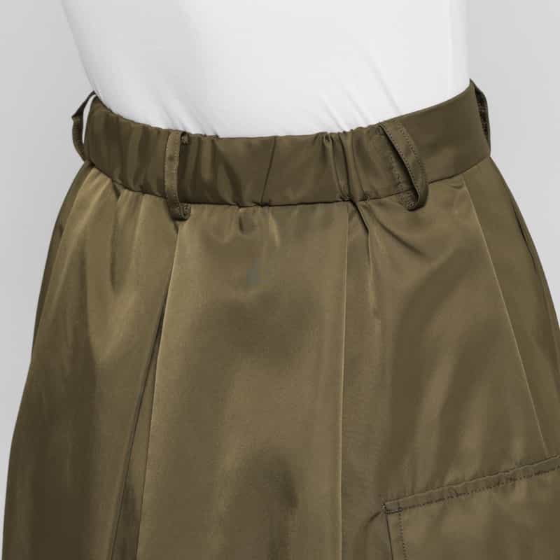 BARNEYS NEW YORK ウォッシャブル ナイロンツイル素材 サファリタックフレアスカート KHAKI