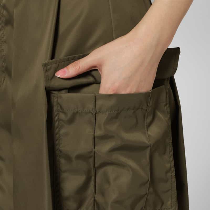 BARNEYS NEW YORK ウォッシャブル ナイロンツイル素材 サファリタックフレアスカート KHAKI