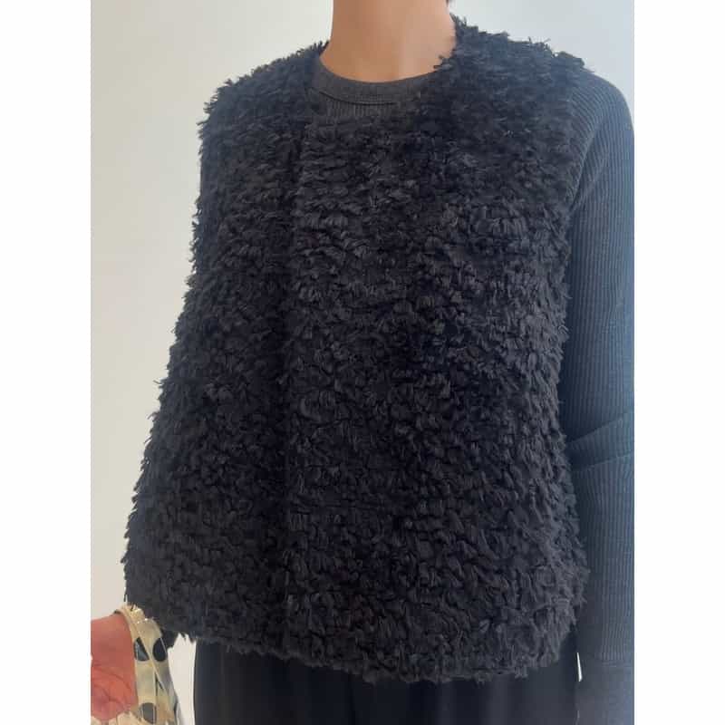 BARNEYS NEW YORK ウォッシャブル プードルライクファー ショートジレ BLACK