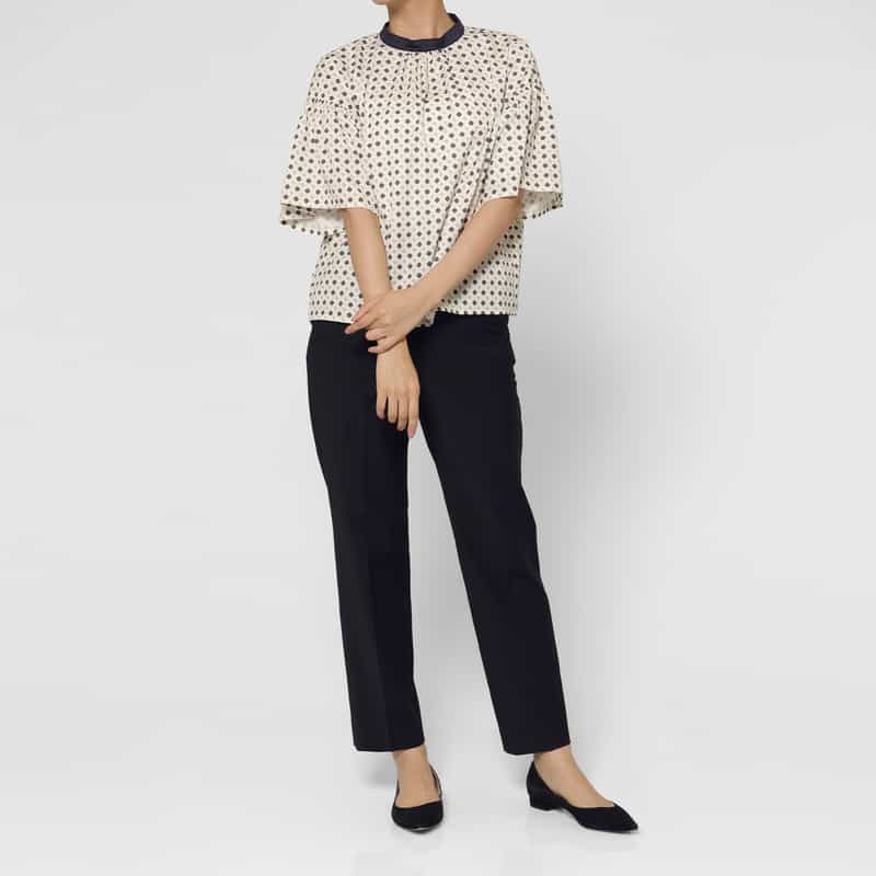BARNEYS NEW YORK ウォッシャブル 小紋柄プリント フレアスリーブバイカラーブラウス WHITE