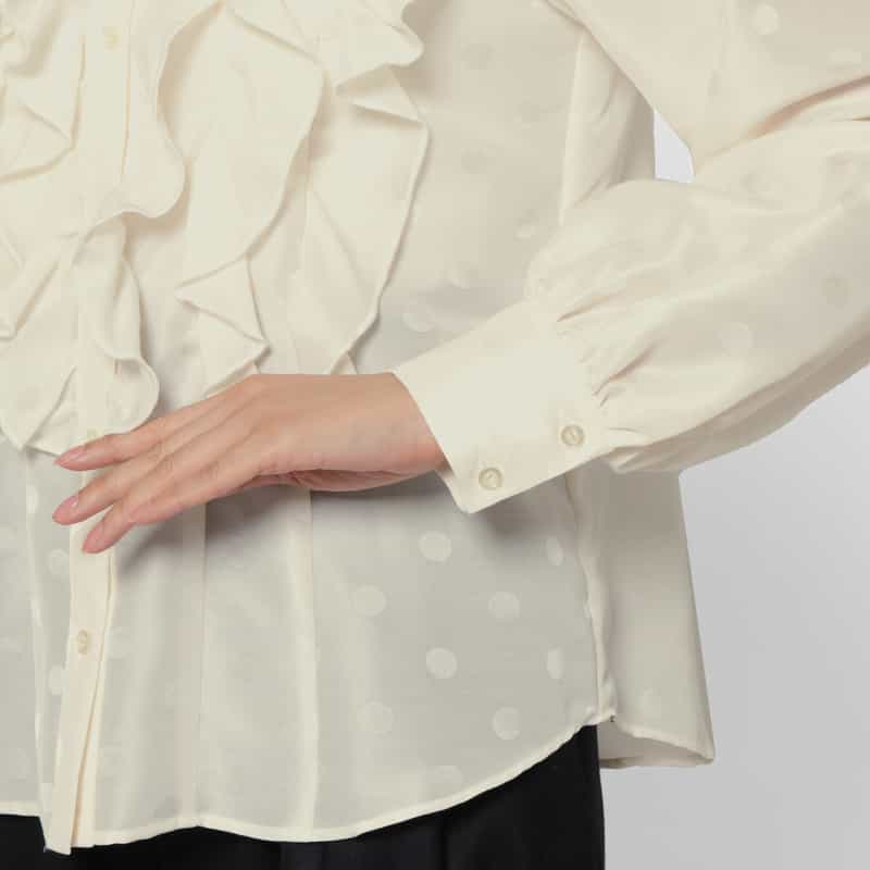 BARNEYS NEW YORK ウォッシャブル シアー素材ドット柄ラッフルデザインバンドカラー ロングスリーブブラウス OFF WHITE