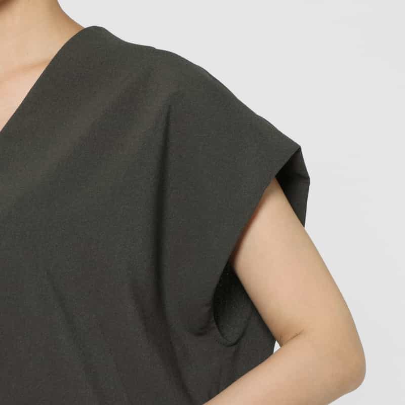 BARNEYS NEW YORK セットアップ メランジトロピカル素材 Vネックブラウス GRAY