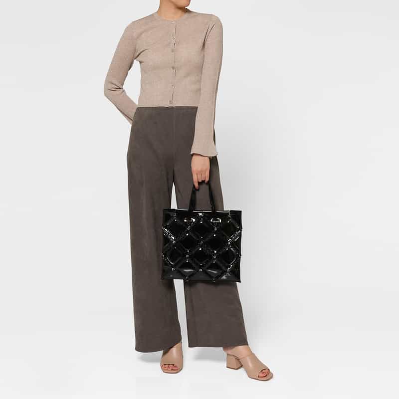 52 BY HIKARUMATSUMURA 52 BY HIKARUMATSUMURA ＜ゴジュウニ バイ ヒカルマツムラ＞ トートバッグ "FLAT TOTE" BLACK