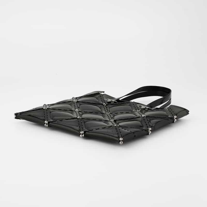 52 BY HIKARUMATSUMURA 52 BY HIKARUMATSUMURA ＜ゴジュウニ バイ ヒカルマツムラ＞ トートバッグ "FLAT TOTE" BLACK