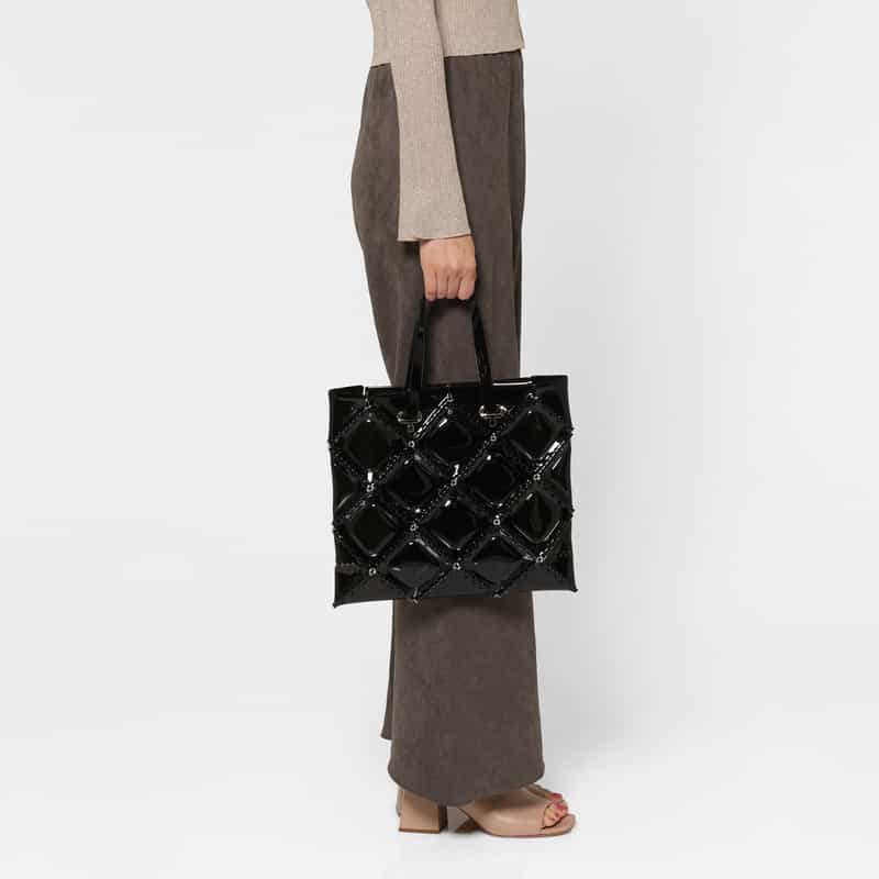 52 BY HIKARUMATSUMURA 52 BY HIKARUMATSUMURA ＜ゴジュウニ バイ ヒカルマツムラ＞ トートバッグ "FLAT TOTE" BLACK