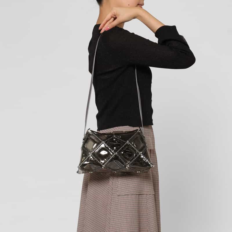 52 BY HIKARUMATSUMURA 52 BY HIKARUMATSUMURA ＜ゴジュウニ バイ ヒカルマツムラ＞ ショルダーバッグ "DIMPLE SHOULDER" GRAY
