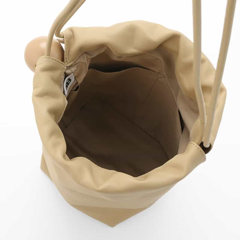 BUCKET BAGGAGE BUCKET BAGGAGE ＜バケット バゲージ＞ ショルダーバッグ BEIGE