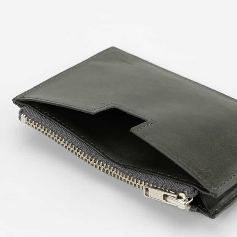 BARNEYS NEW YORK バケッタレザーフラグメントケース GRAY