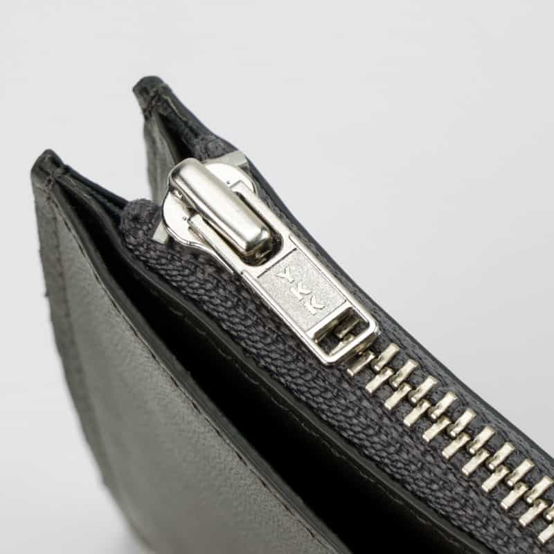 BARNEYS NEW YORK バケッタレザーフラグメントケース GRAY