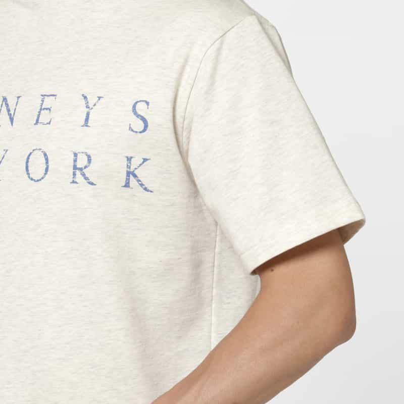 BARNEYS NEW YORK ロゴプリント入りTシャツ WHITE