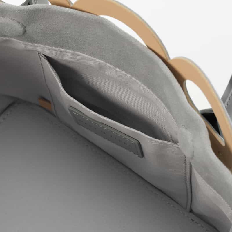 MARY AL TERNA MARYALTERNA ＜メアリオルターナ＞ バーニーズ　ニューヨーク限定ミニハンドバッグ “MAZE“ LIGHT GRAY