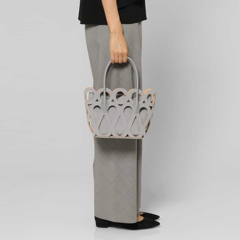 MARY AL TERNA MARYALTERNA ＜メアリオルターナ＞ バーニーズ　ニューヨーク限定ミニハンドバッグ “MAZE“ LIGHT GRAY