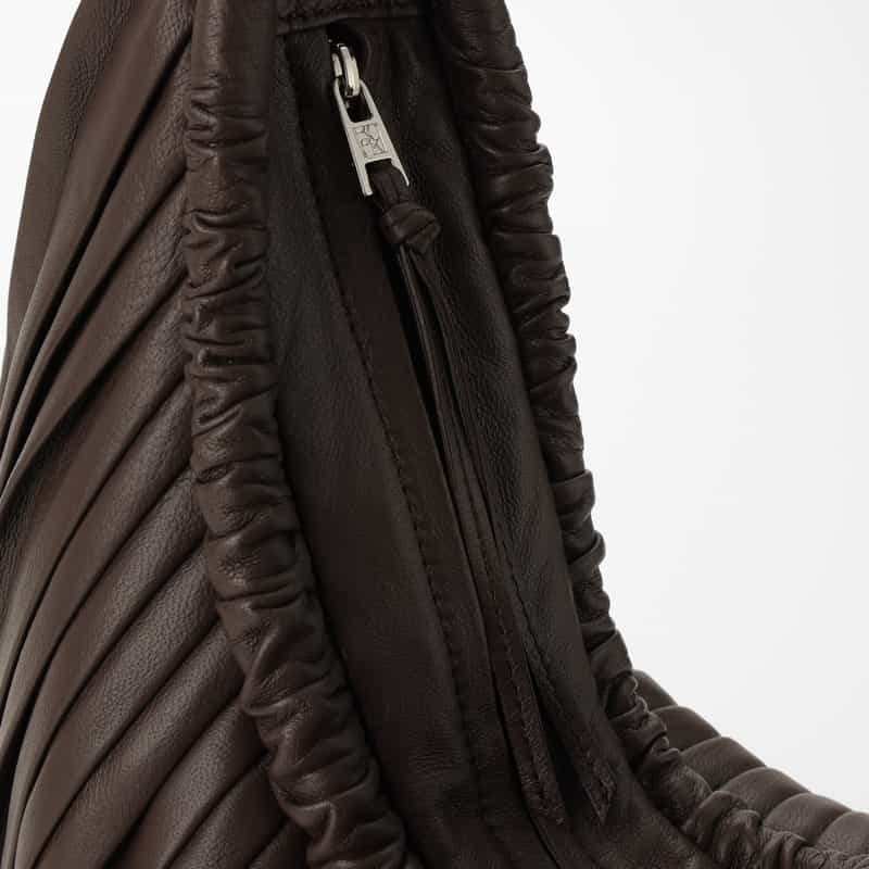 BOGKI BOGKI ＜ボクギ＞ プリーツショルダーバッグ BROWN