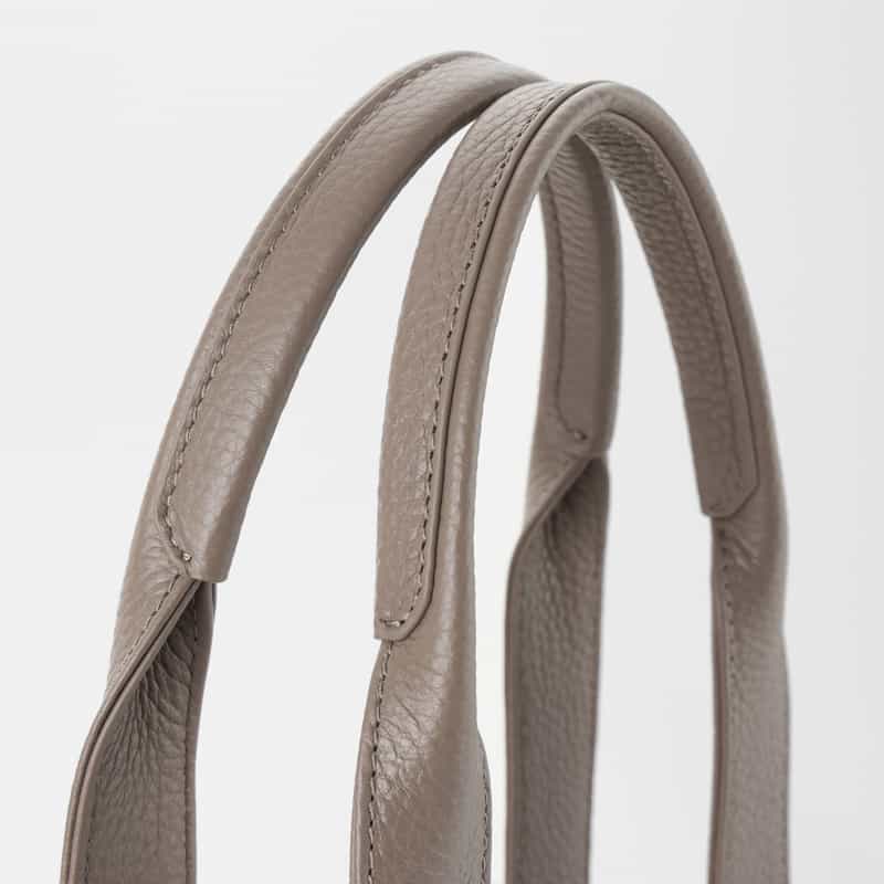 BARNEYS NEW YORK フロントジップ付きレザートートバッグ GRAY