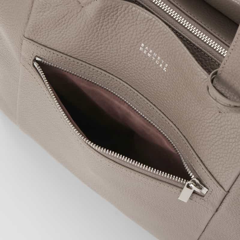BARNEYS NEW YORK フロントジップ付きレザートートバッグ GRAY