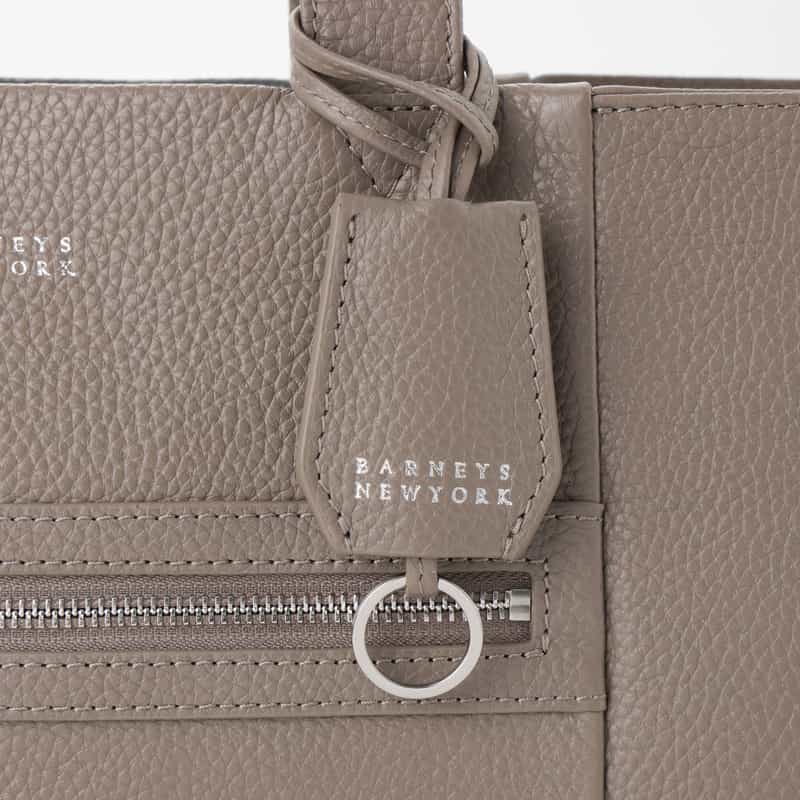 BARNEYS NEW YORK フロントジップ付きレザートートバッグ GRAY