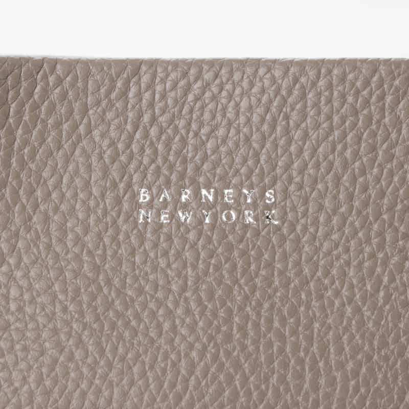 BARNEYS NEW YORK フロントジップ付きレザートートバッグ GRAY