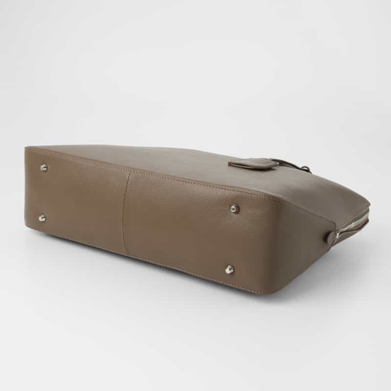 BARNEYS NEW YORK ラウンドレザーブリーフケース BEIGE