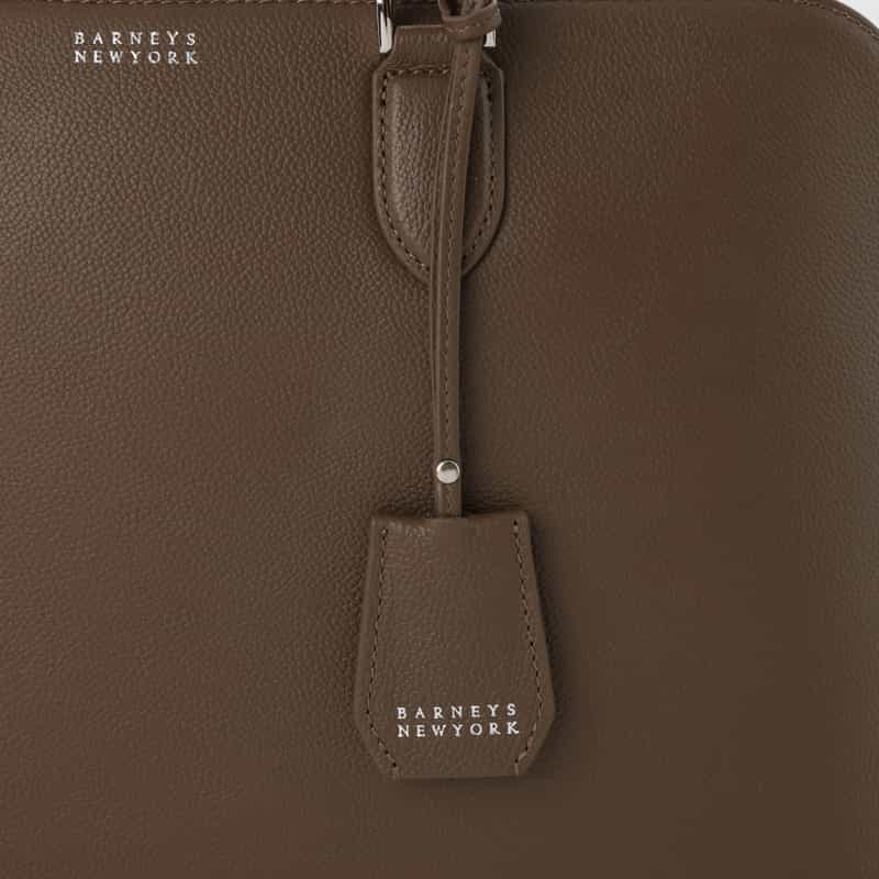 BARNEYS NEW YORK ラウンドレザーブリーフケース BEIGE