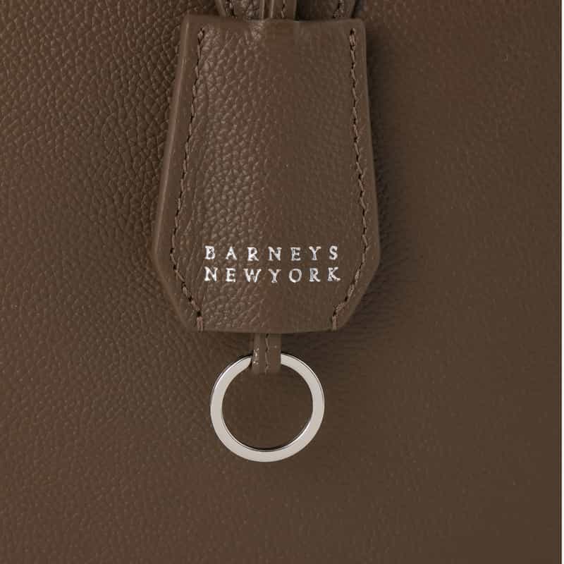 BARNEYS NEW YORK ラウンドレザーブリーフケース BEIGE