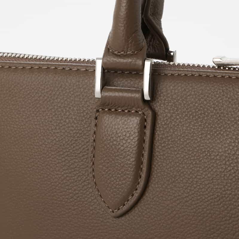 BARNEYS NEW YORK ラウンドレザーブリーフケース BEIGE