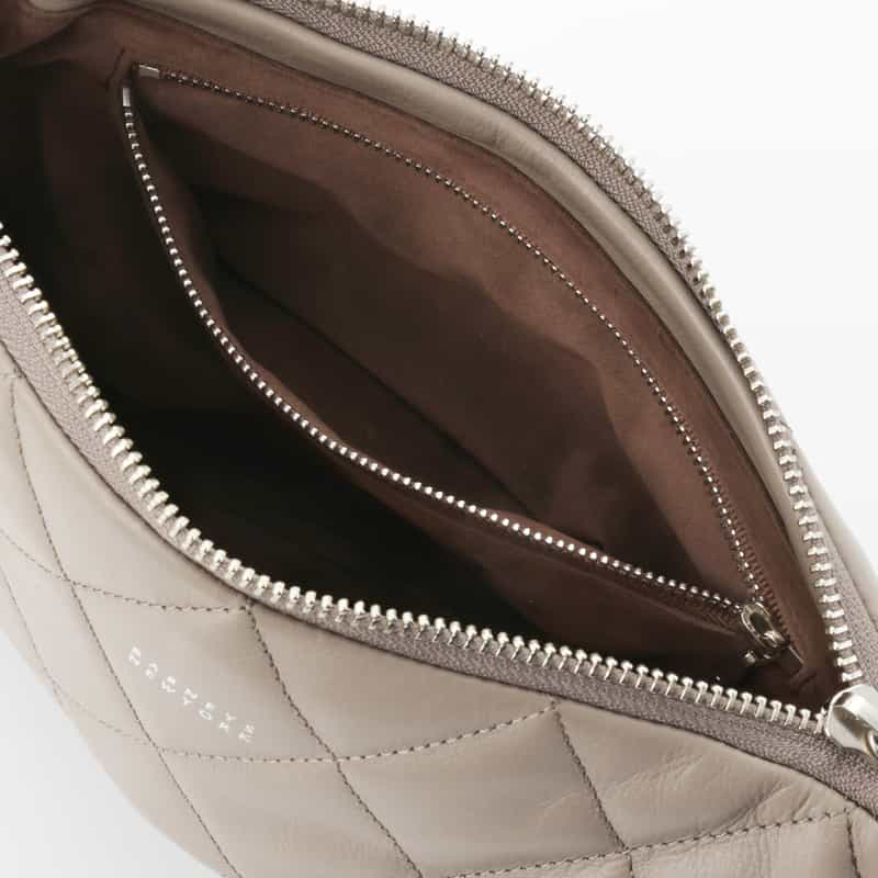 BARNEYS NEW YORK キルトレザー ショルダーバッグ BEIGE