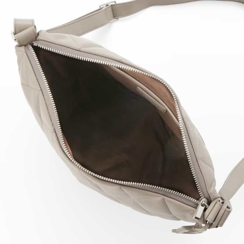 BARNEYS NEW YORK キルトレザー ショルダーバッグ BEIGE