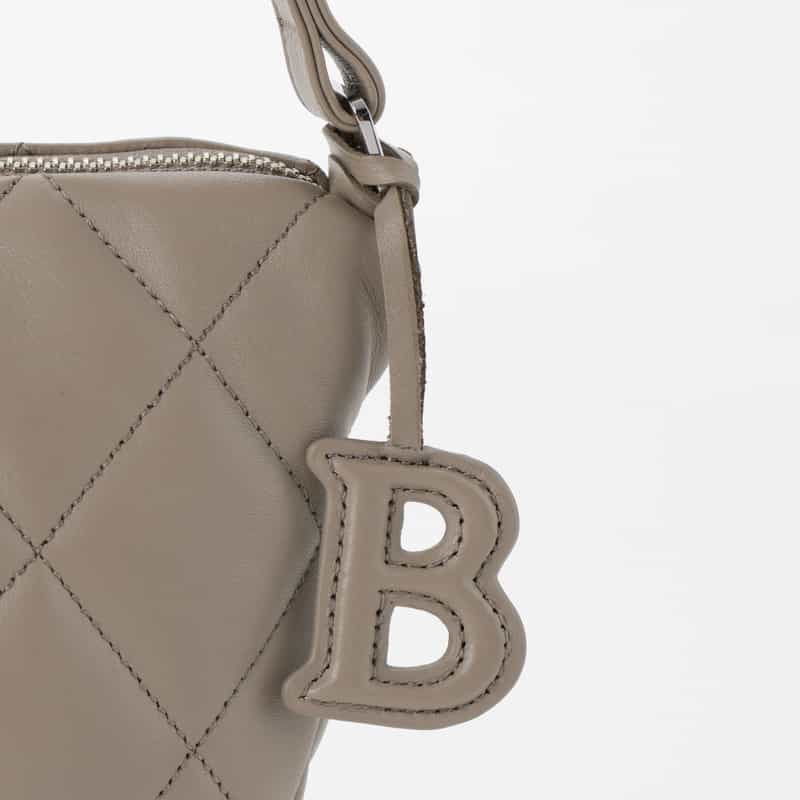 BARNEYS NEW YORK キルトレザー ショルダーバッグ BEIGE