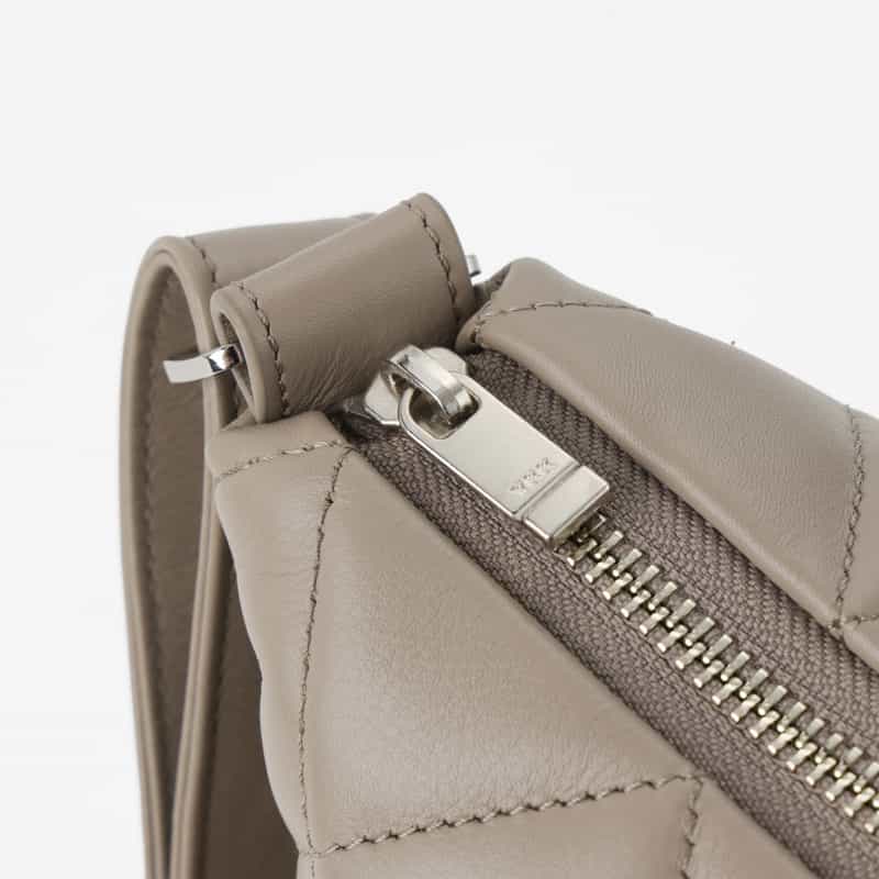 BARNEYS NEW YORK キルトレザー ショルダーバッグ BEIGE
