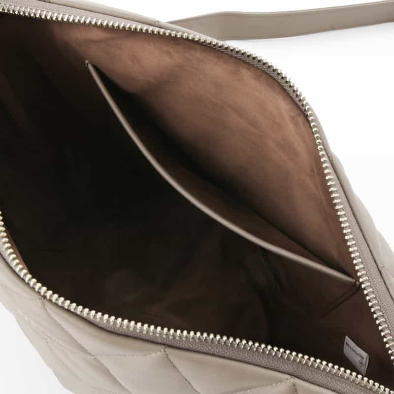 BARNEYS NEW YORK キルトレザー ショルダーバッグ BEIGE