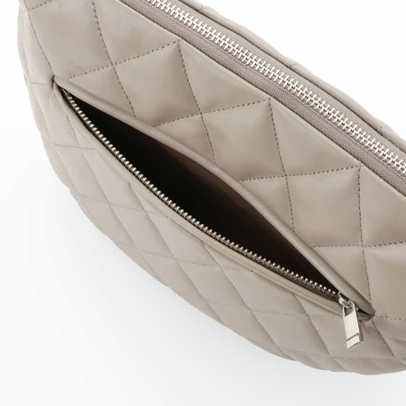 BARNEYS NEW YORK キルトレザー ショルダーバッグ BEIGE