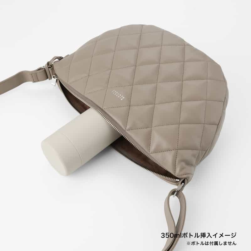 BARNEYS NEW YORK キルトレザー ショルダーバッグ BEIGE