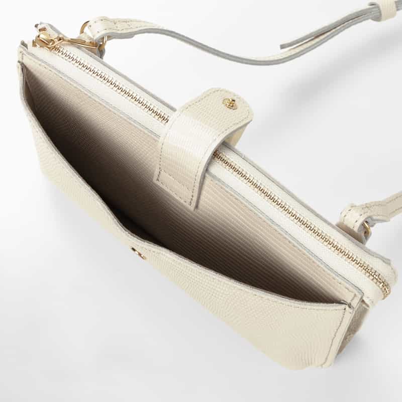 BARNEYS NEW YORK リザード型押しレザー フォーンバッグ OFF WHITE