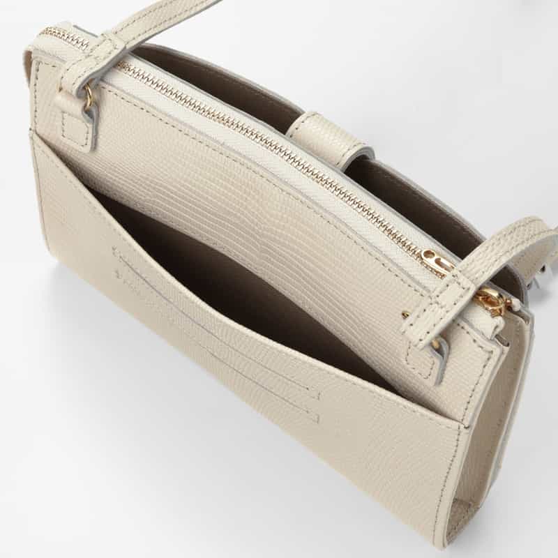 BARNEYS NEW YORK リザード型押しレザー フォーンバッグ OFF WHITE