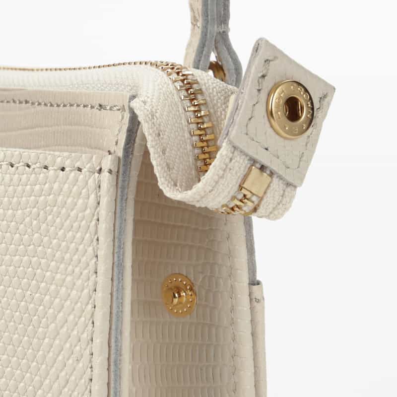 BARNEYS NEW YORK リザード型押しレザー フォーンバッグ OFF WHITE