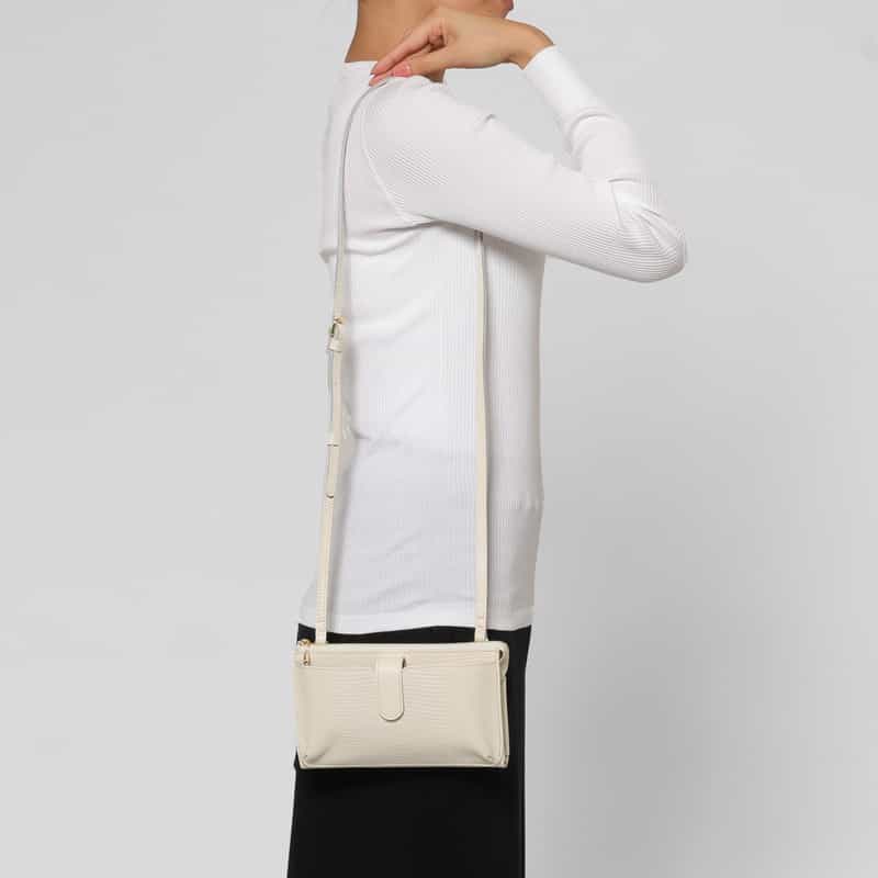 BARNEYS NEW YORK リザード型押しレザー フォーンバッグ OFF WHITE