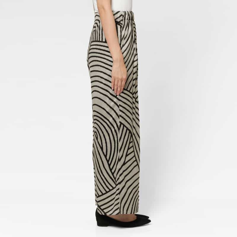 BARNEYS NEW YORK ウォッシャブル グラフィックプリント イージーワイドパンツ BEIGE