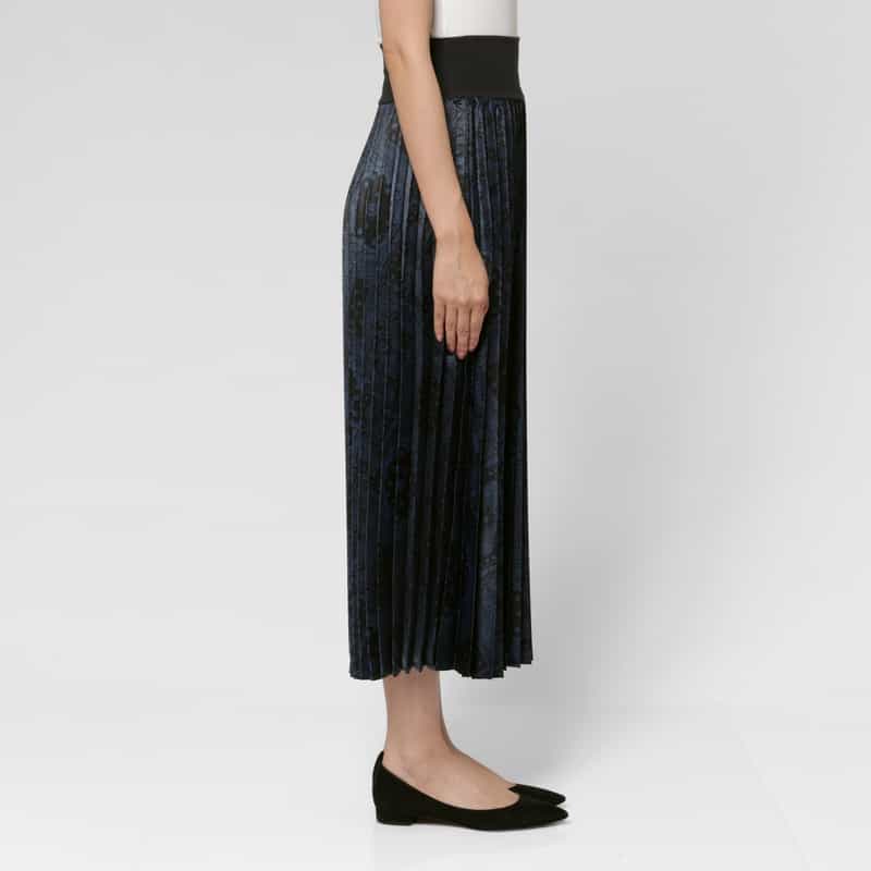 BARNEYS NEW YORK ペイズリー柄プリント アコーディオンプリーツスカート NAVY