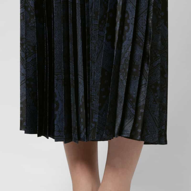 BARNEYS NEW YORK ペイズリー柄プリント アコーディオンプリーツスカート NAVY