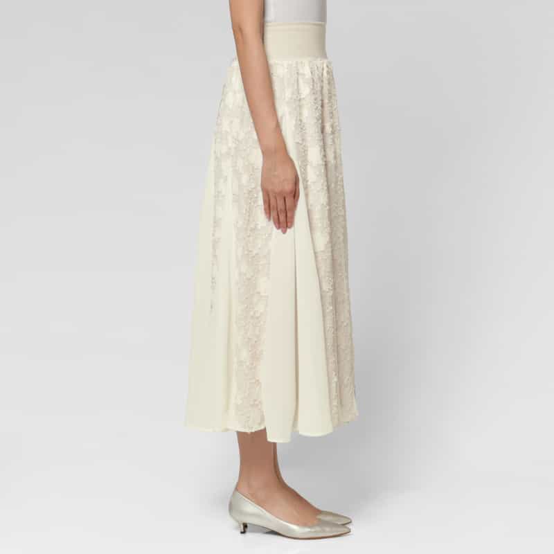 BARNEYS NEW YORK ウォッシャブル ランダムチュール素材パネル切替ロングフレアスカート OFF WHITE