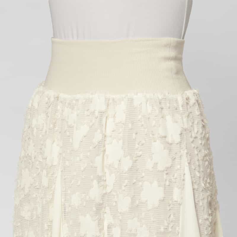 BARNEYS NEW YORK ウォッシャブル ランダムチュール素材パネル切替ロングフレアスカート OFF WHITE