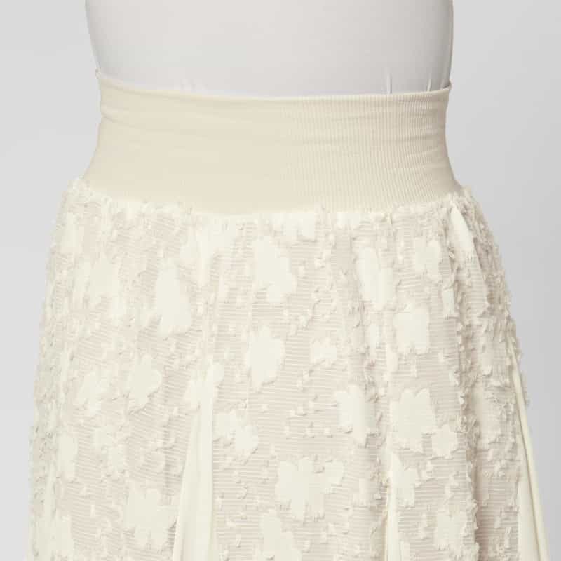 BARNEYS NEW YORK ウォッシャブル ランダムチュール素材パネル切替ロングフレアスカート OFF WHITE